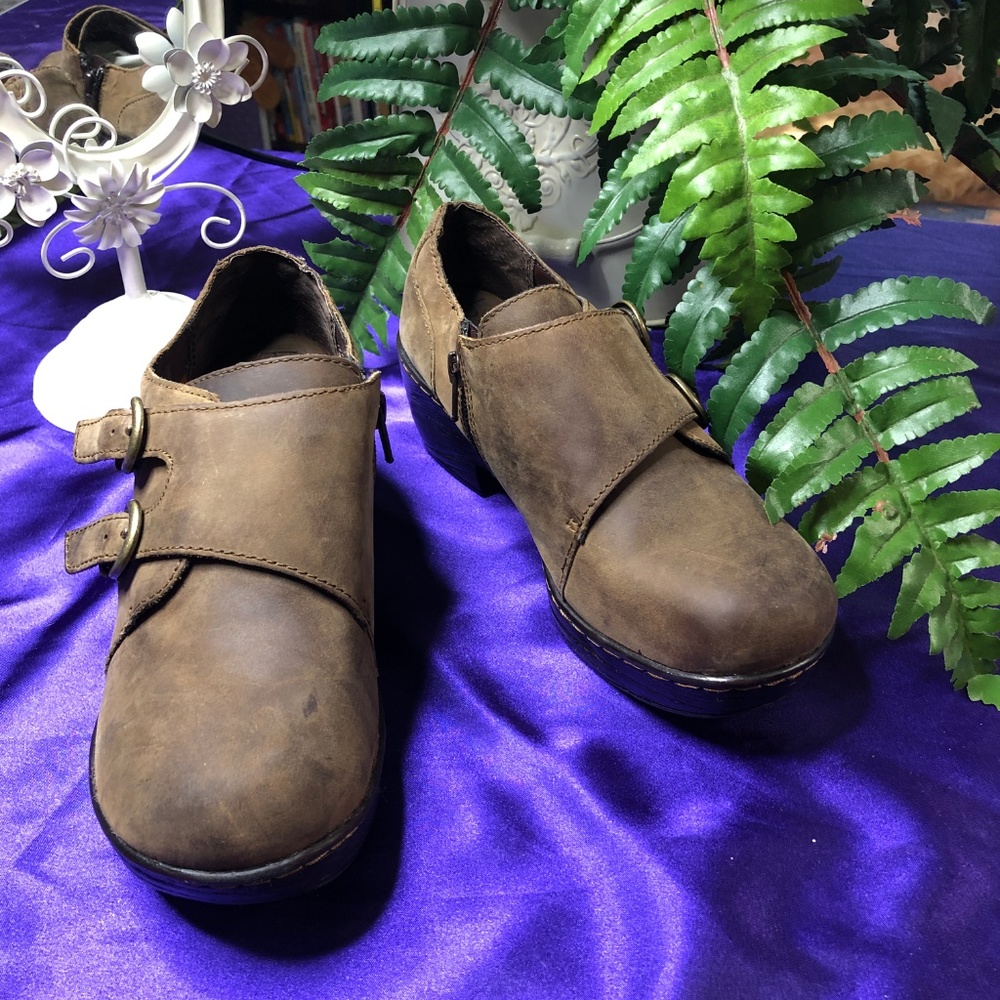 NWOT📌  Born Concept Double Buckle Block Heel Shoes